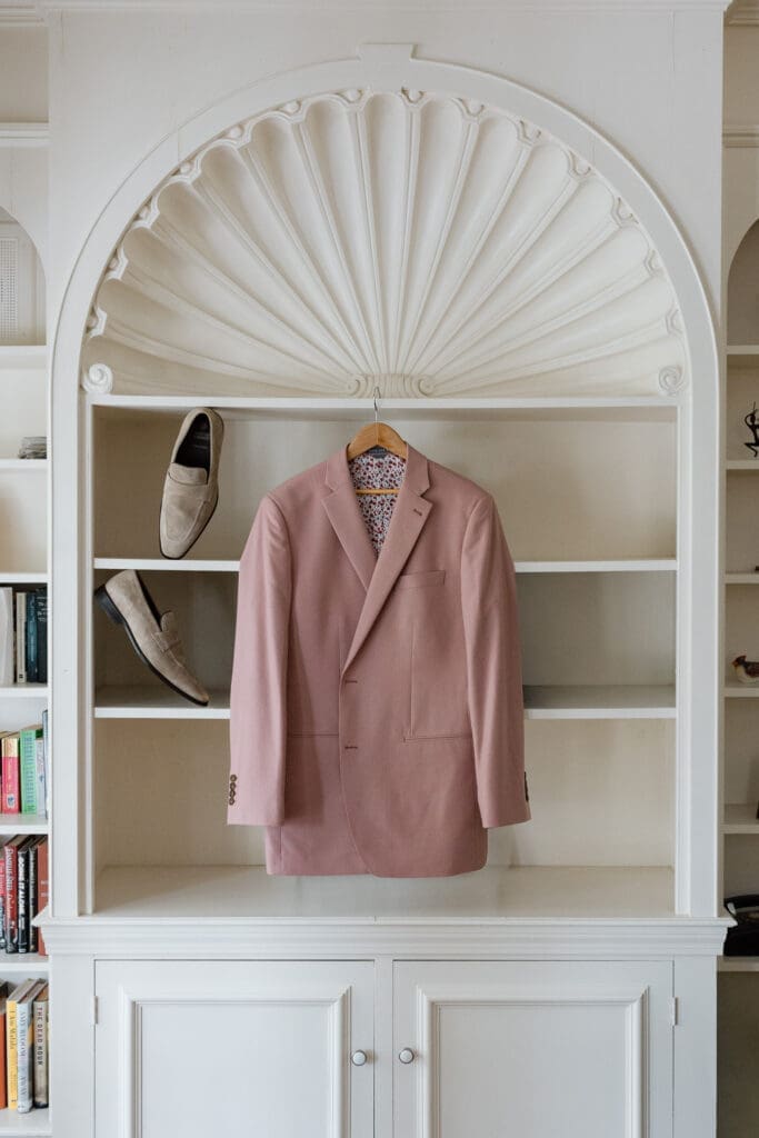 Groom wearing a pink suit before the ceremony
