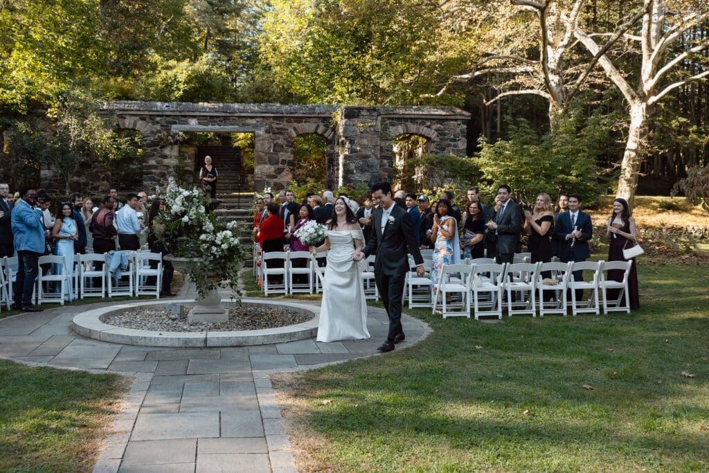 Outdoor wedding ceremony at Parque at Ridley Creek in Pennsylvania
